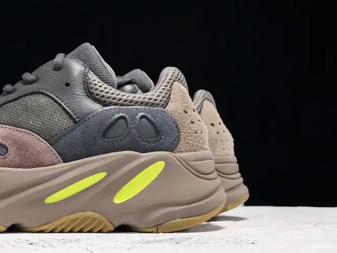 700 Adidas Yeezy EE9614 Boost Runner 